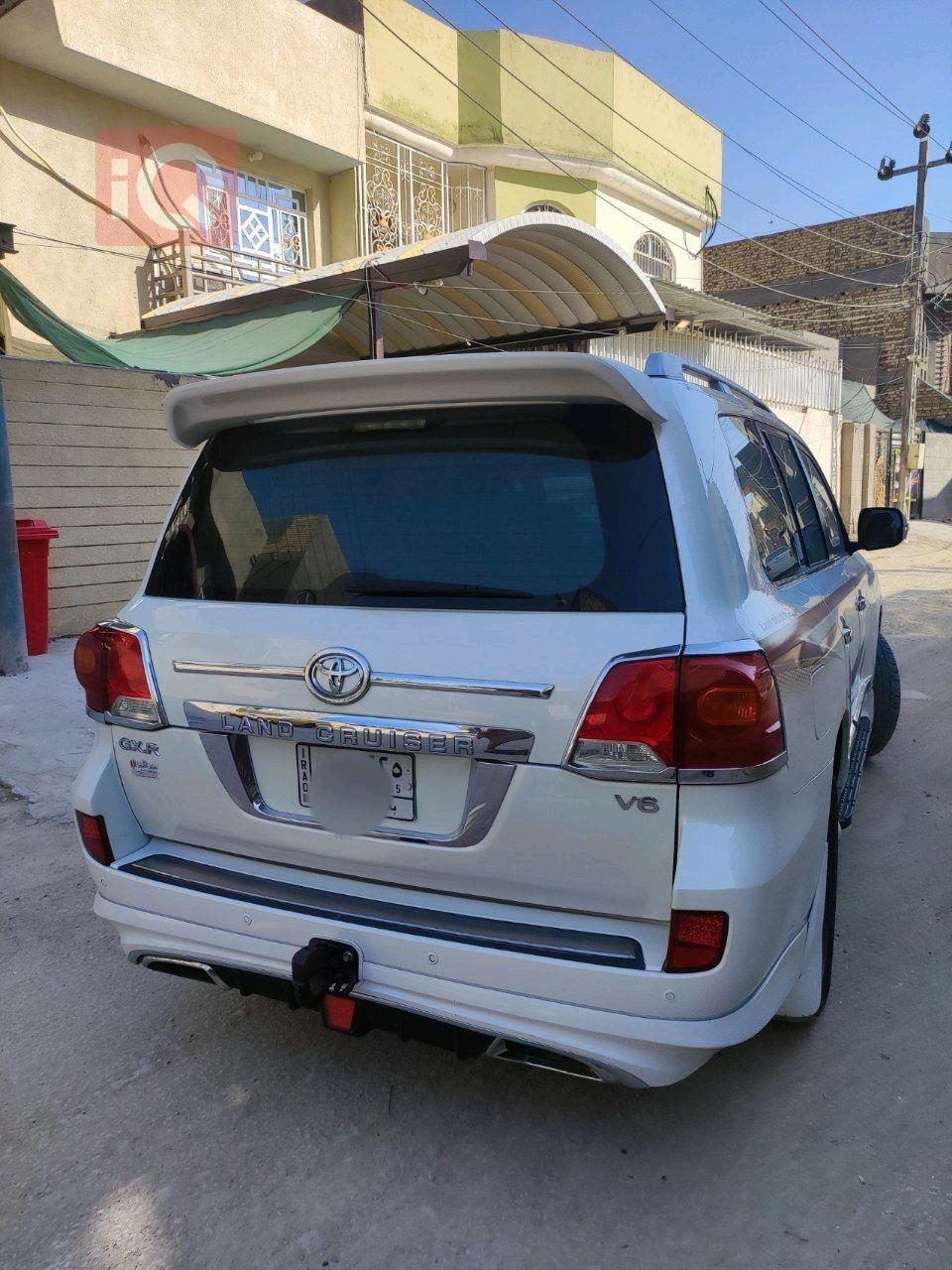 تۆیۆتا لاند کروزەر